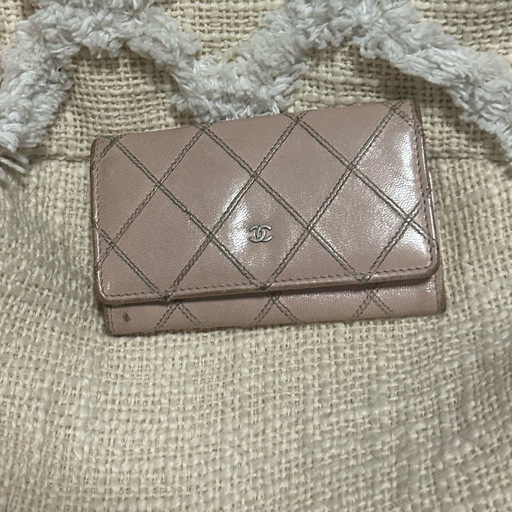 Authentic vintage chanel key holder 1 series caviar leather
